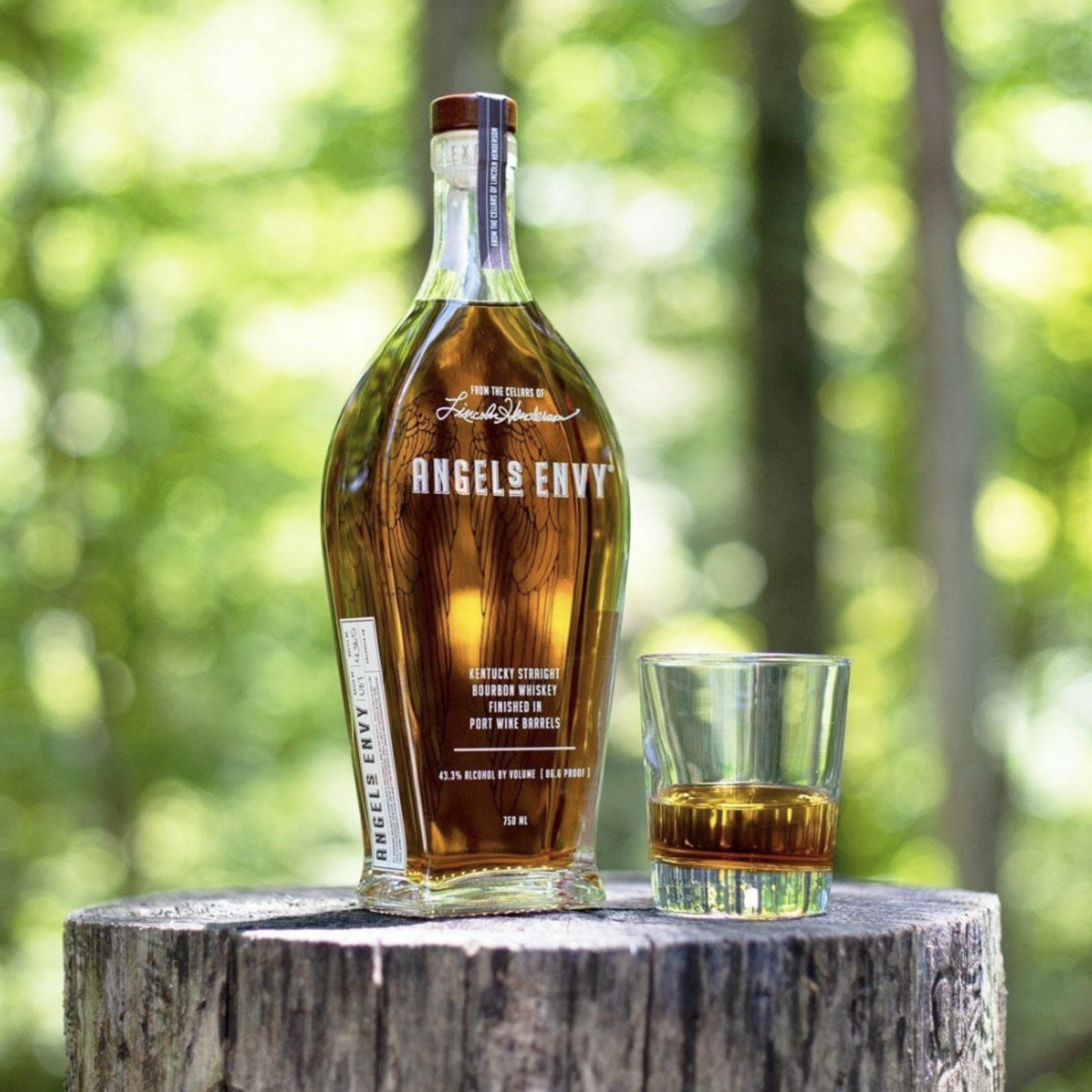 Angel’s Envy Kentucky straight bourbon whiskey finished in port wine barrels - Attenza Panamá